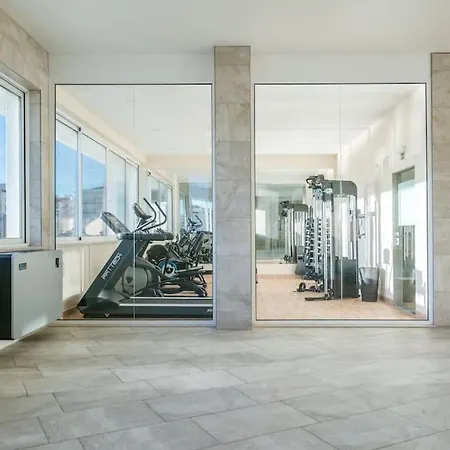 Floor Luxury Apartment *