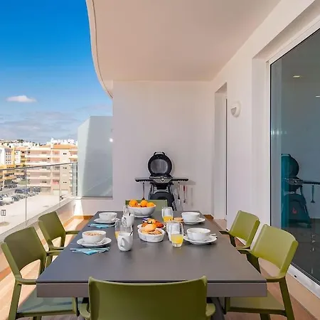Floor Luxury Apartment *